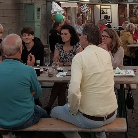 Biergarten abends, © Jaeger & Dörr Gbr