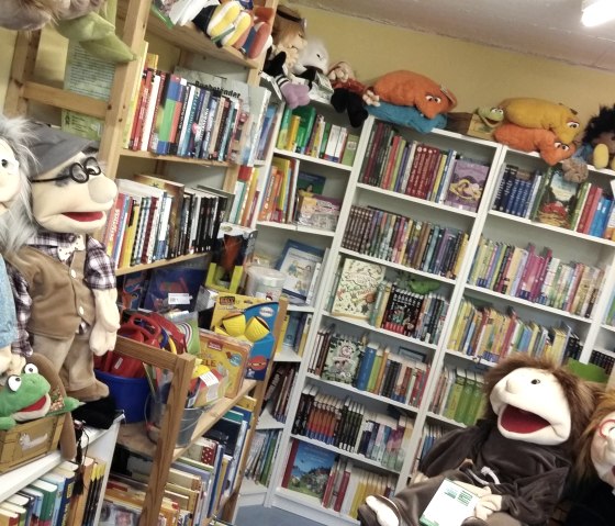 B&uuml;cher Puppen Spiele, &copy; Babalu - Familie Ronig