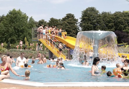 Das J&uuml;licher Freibad lockt gro&szlig;e und kleine Wasserratten an., &copy; Stadtwerke J&uuml;lich GmbH