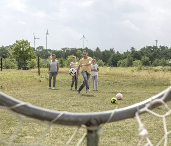 Treffer beim Fußballgolf am Indemann, © Tobias Vollmer | Eifel Tourismus GmbH