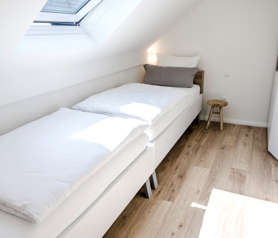 Schlafzimmer mit Einzelbett, &copy; Fotostudio Uschi Kitschke