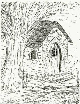 Ein kleines Steinhaus mit einem Spitzdach steht neben einem großen Baum. Die Fenster sind rund und die Tür hat eine markante Form.