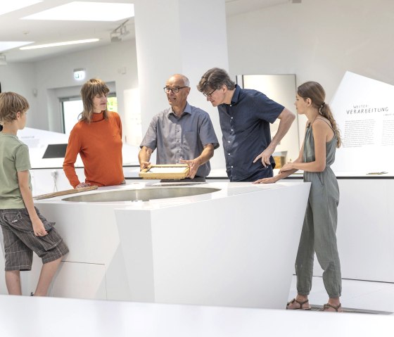 Papiersch&ouml;pfen, &copy; Eifel Tourismus GmbH, Tobias Vollmer