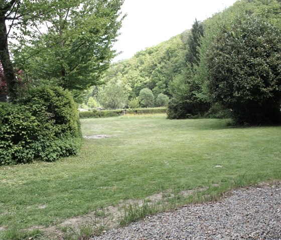 Ferienhaus "Rurtalgarten" - Blick in den Garten