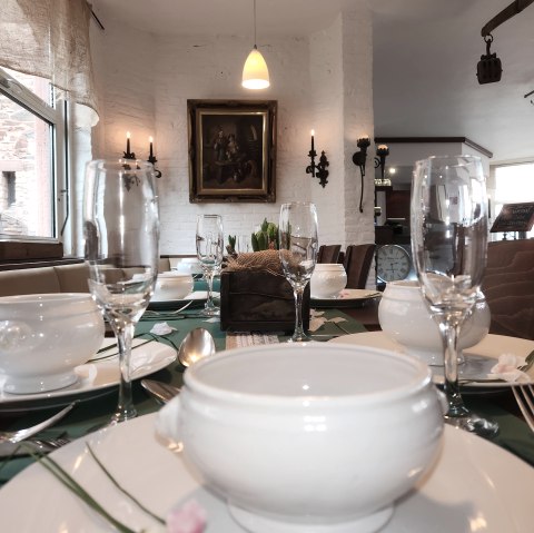 Gutes Essen in der Burgschänke, © Hartmut Assmann
