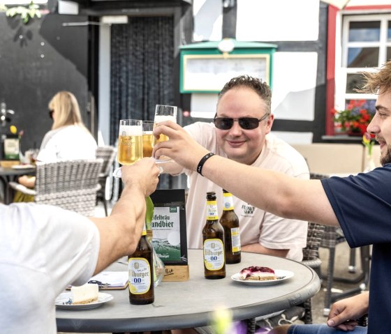 Ansto&szlig;en im Au&szlig;enbereich, &copy; Frank Wiesen