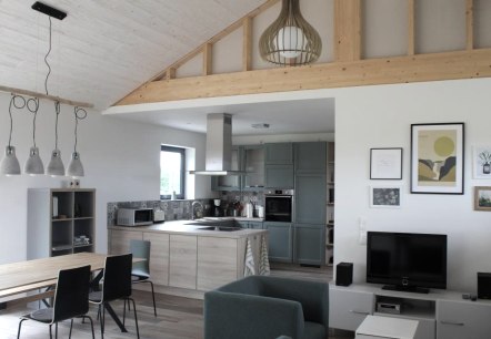 Gem&uuml;tlich-moderner Wohnbereichc, &copy; FeWo Eifel-Eichen