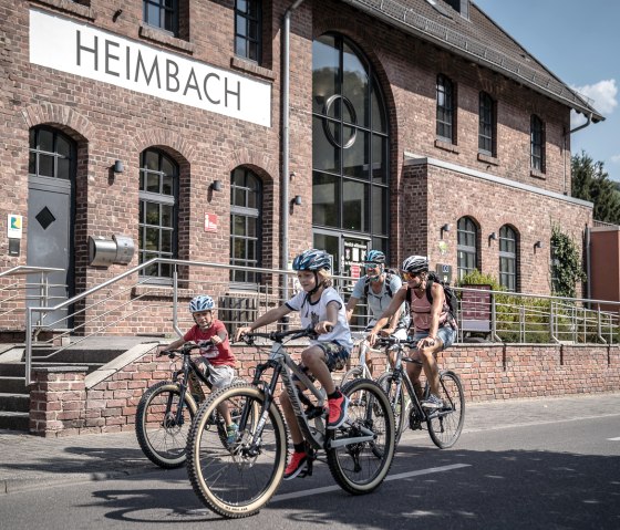 Bahnhof Heimbach mit Nationalpark-Tor, &copy; Dennis Stratmann | Gr&uuml;nmetropole e.V.