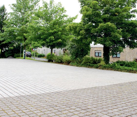 Wanderparkplatz Dorfplatz Strauch, &copy; Rursee-Touristik GmbH