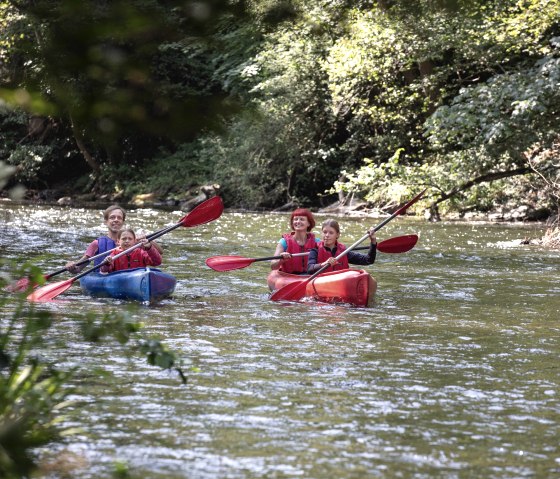 Faire du canoë sur la Roer, © Eifel Tourismus GmbH_Tobias Vollmer