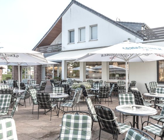 Zitten op het terras, &copy; Caf&eacute; Flink
