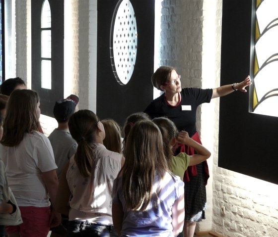 F&uuml;hrung im Deutschen Glasmalerei-Museum