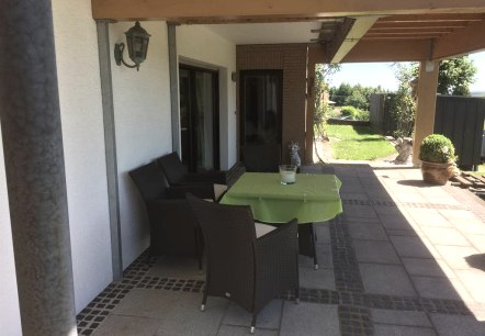 Gem&uuml;tliche, &uuml;berdachte Sitzecke