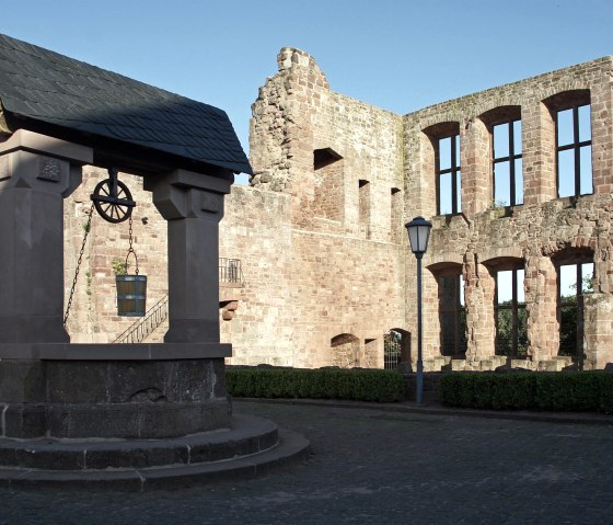 Die Burg-Ruine von Nideggen, &copy; Ulrich Laube