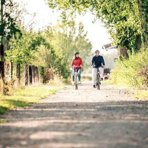 Fahrradfahren auf der Wasserburgen-Route, © Paul Meixner | www.die-wasserburgen-route.de