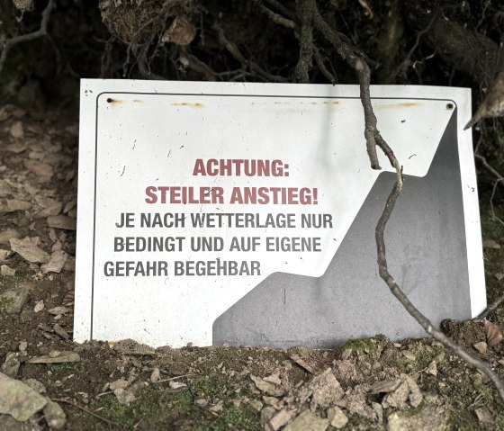 Warnhinweis auf der Wanderroute, &copy; Rureifel-Tourismus e.V., Dennis Winands