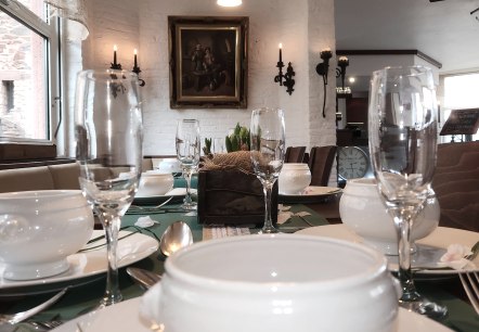 Gutes Essen in der Burgschänke, © Hartmut Assmann