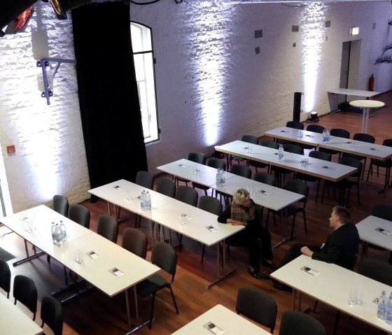 Saal parlamentarisch, &copy; Stiftung Fabrik f&uuml;r Kultur und Stadtteil, D&uuml;ren