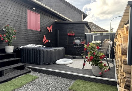 Au&szlig;enterasse mit Whirlpool, &copy; Dennis Winands