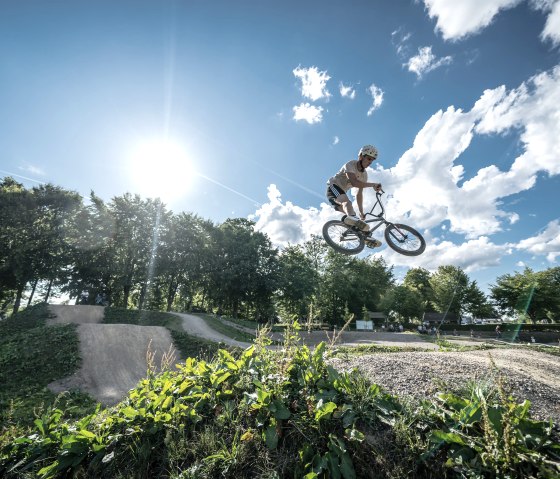Mountainbike Stunt, &copy; Dennis Stratmann