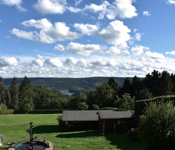 Schäfchenwolken mit Tiefenwirkung, © seeblick-eifel.de