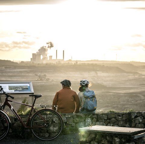 Blick auf den Tagebau Inden vom Tagebauaussichtspunkt Schophoven, &copy; Dennis Stratmann / Gr&uuml;nmetropole e.V.