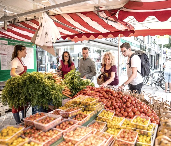 D&uuml;ren weekly market, &copy; Dennis Stratmann | Kreis D&uuml;ren