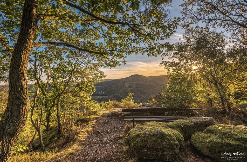 Die Buntsandsteinfelsen rund um Nideggen laden zum Klettern ein., &copy; Andy Holz
