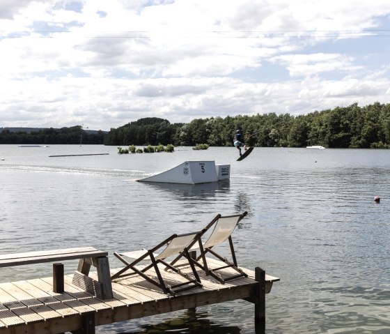 Wasserski am Badesee G&uuml;rzenich, &copy; Eifel Tourismus GmbH, Tobias Vollmer-gef&ouml;rdert durch REACT-EU