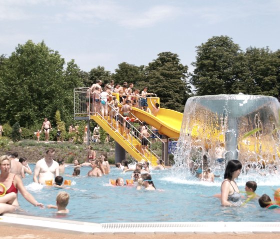 Das J&uuml;licher Freibad lockt gro&szlig;e und kleine Wasserratten an., &copy; Stadtwerke J&uuml;lich GmbH