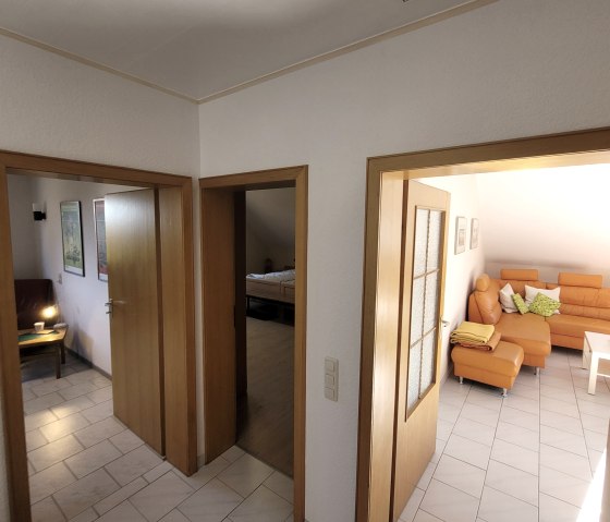 Flur mit Blick in die anderen R&auml;ume