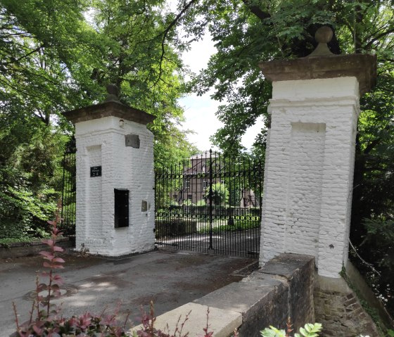 Access to the Weyern estate, &copy; Sophia Eckerle | Kreis D&uuml;ren