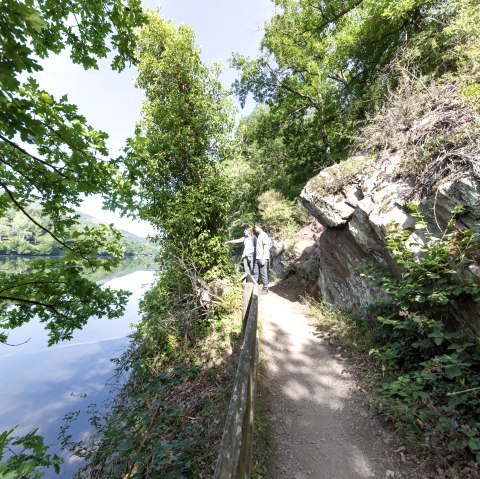 Entlang des Staubecken Heimbach, © Eifel-Tourismus GmbH, A. Röser shapefruit AG