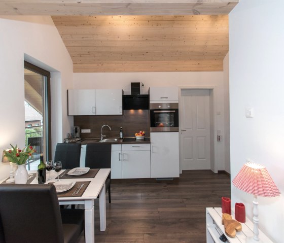 Moderner Koch-/ Essbereich, &copy; Ferienwohnung Nordeifel