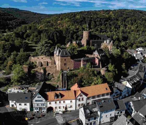 Blick auf Burg Hengebach, &copy; Tourismus NRW e.V.