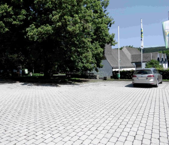 Wanderparkplatz Kirche Dedenborn, &copy; Rursee-Touristik GmbH