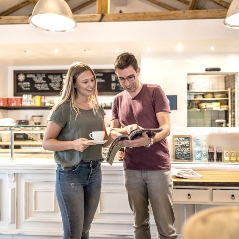 Im Café Bosselbach, © Kreis Düren | Dennis Stratmann