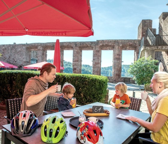 Nideggen Castle Restaurant, &copy; Paul Meixner | www.die-wasserburgen-route.de