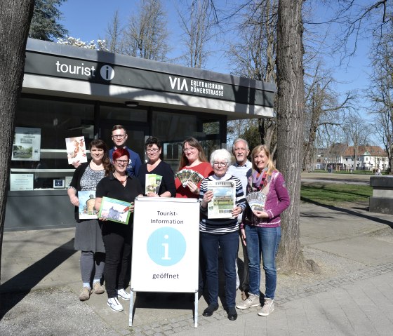 The team of volunteers at the Tourist Information Office is delighted to welcome guests from all over the world., &copy; Stadt J&uuml;lich