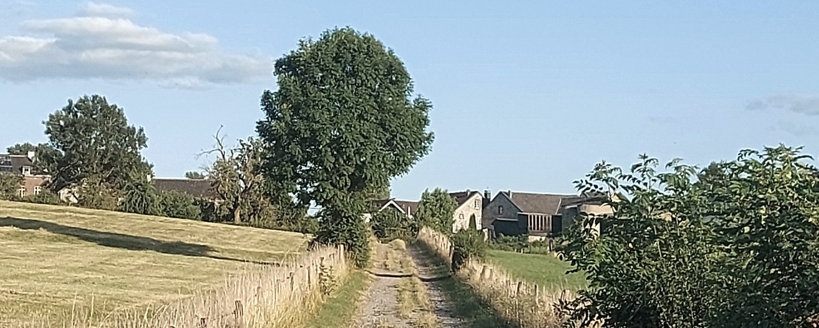 Sommerweg Krauthausen H&auml;user Juli-August (co) Thei