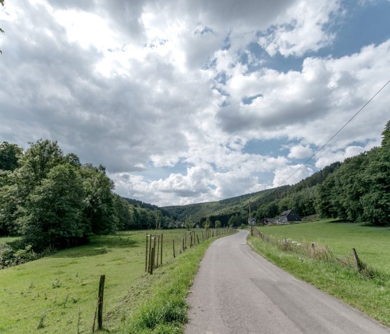 Parallel zur Kall, &copy; some.oner