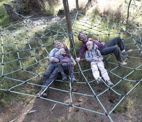 Entspannte Pause im Spinnennetz, &copy; Eifel Tourismus GmbH, Tobias Vollmer - finanziert durch REACT-EU