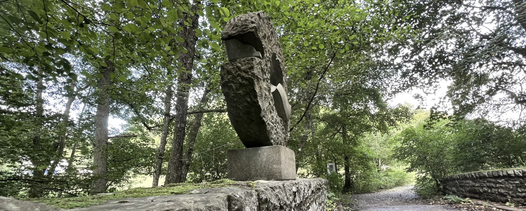 Gedenkskulptur "A time for healing", &copy; Rureifel-Tourismus e.V., Michelle Wiesen