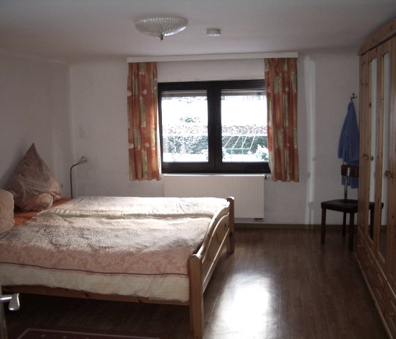 Schlafzimmer mit Doppelbett, &copy; Hennhof