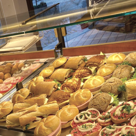 Hirsch Caf&eacute;, &copy; Hirsch Caf&eacute;