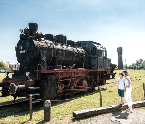 Locomotief in de buitenruimte van het Energeticon, © StädteRegion Aachen