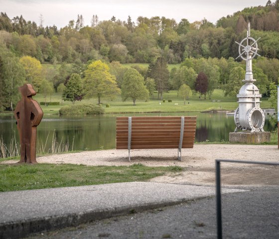 Rast- & Erlebnisort am RurUfer-Radweg am Nationalpark-Tor Rurberg, &copy; Dennis Stratmann | Gr&uuml;nmetropole e.V.