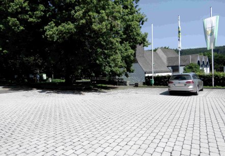 Wanderparkplatz Kirche Dedenborn, &copy; Rursee-Touristik GmbH