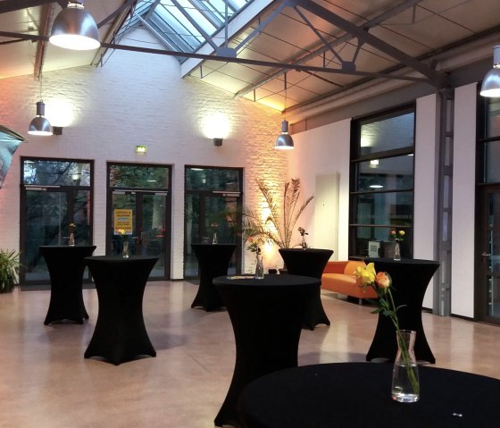 Foyer am Abend, &copy; Stiftung Fabrik f&uuml;r Kultur und Stadtteil, D&uuml;ren
