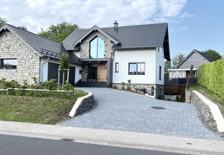 Ferienwohnung Eingangsbereich Sommer, &copy; Eife(e)l-Home